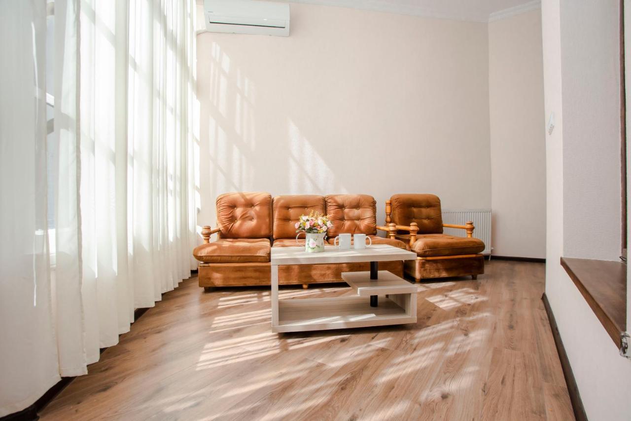 Apartamento Near The Opera Tiflis Exterior foto