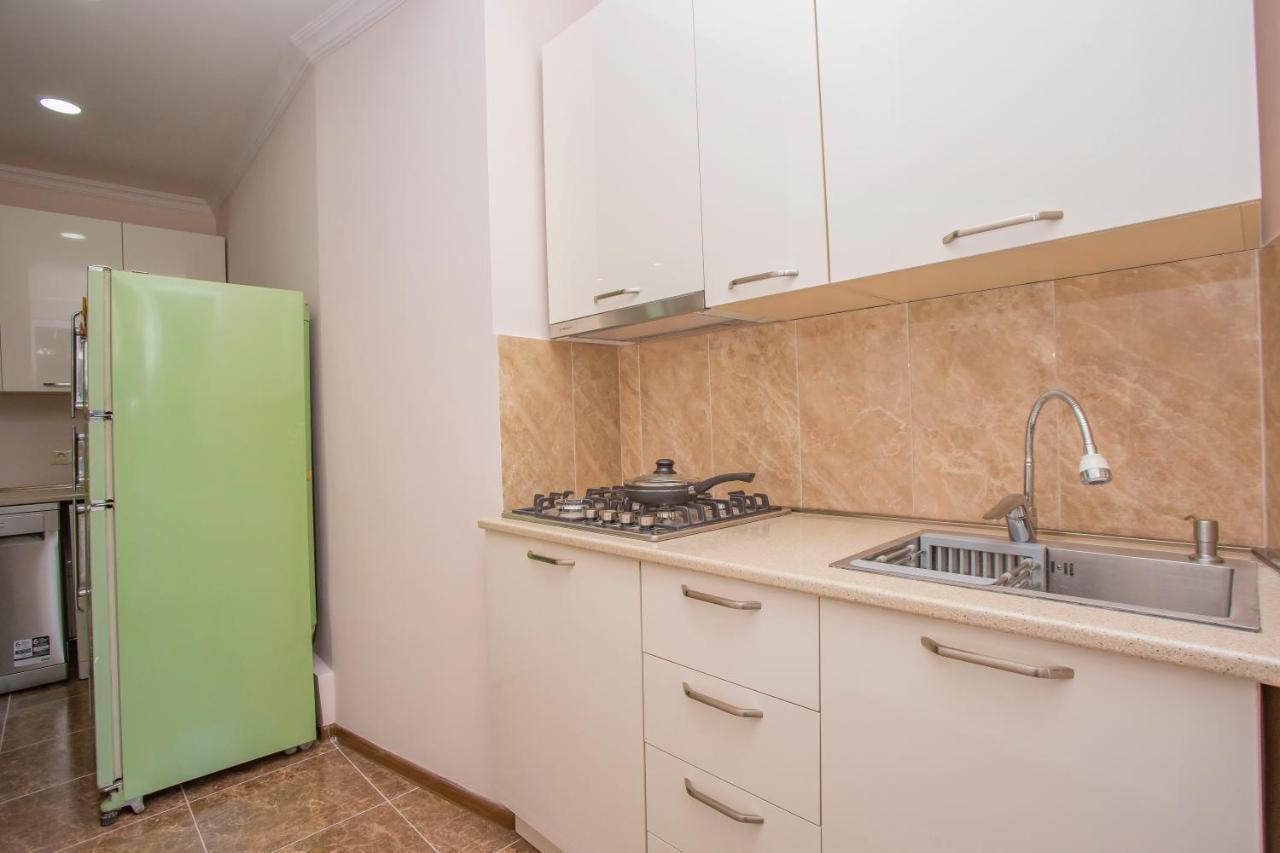 Apartamento Near The Opera Tiflis Exterior foto