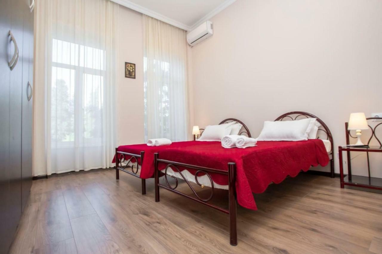 Apartamento Near The Opera Tiflis Exterior foto