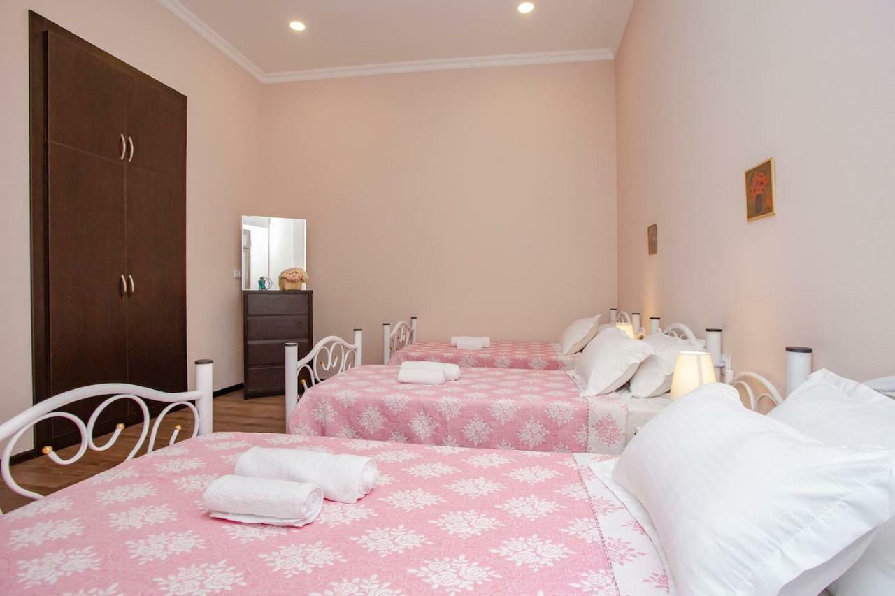 Apartamento Near The Opera Tiflis Exterior foto