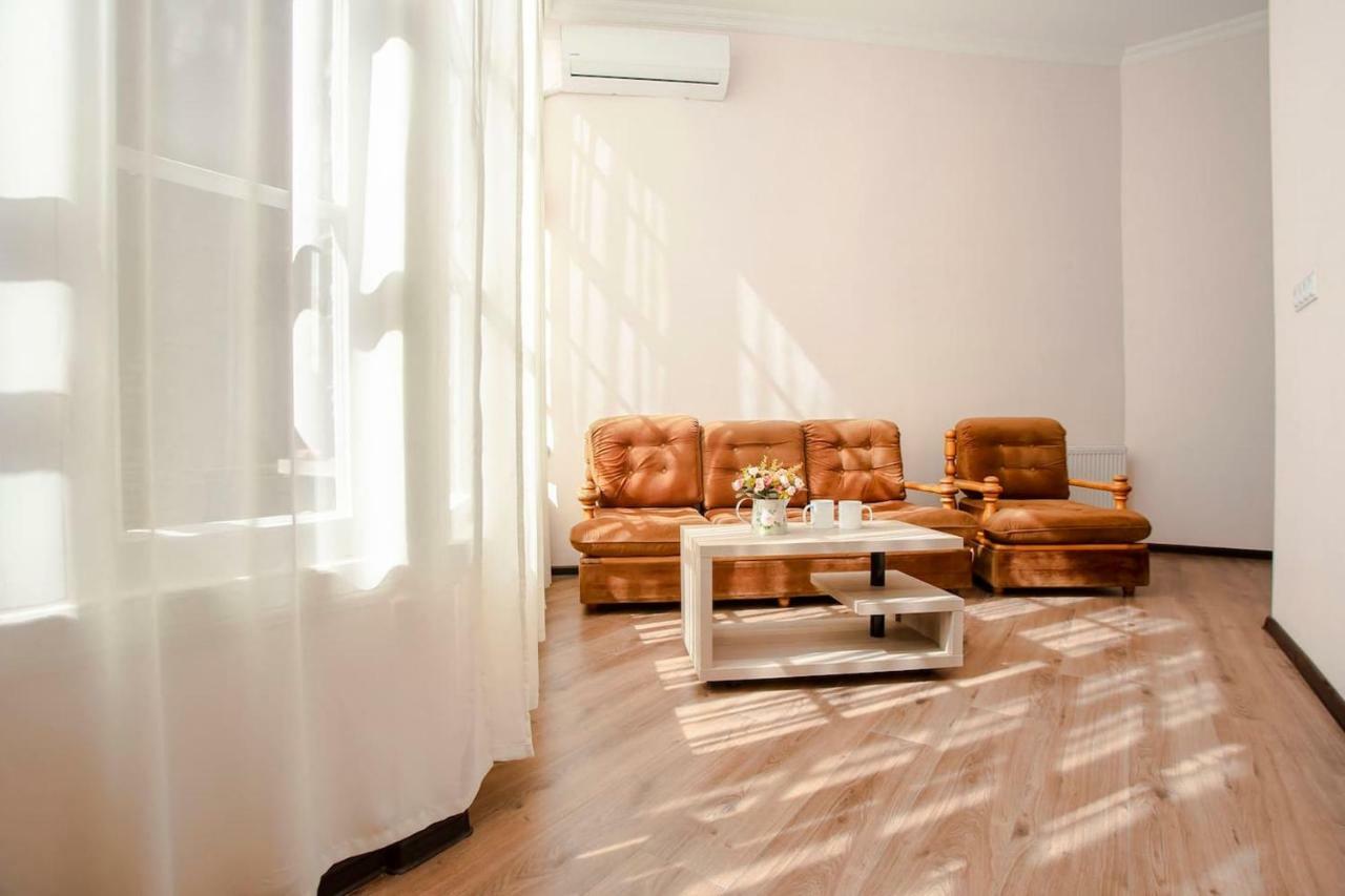 Apartamento Near The Opera Tiflis Exterior foto