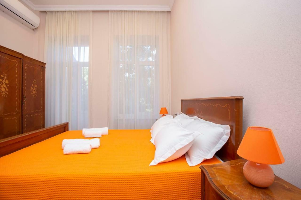 Apartamento Near The Opera Tiflis Exterior foto