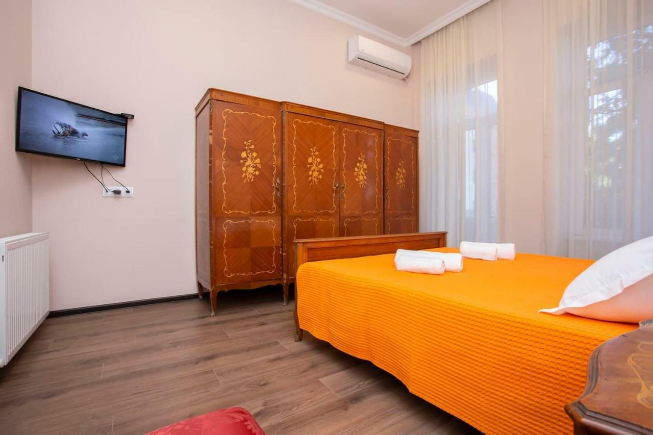 Apartamento Near The Opera Tiflis Exterior foto