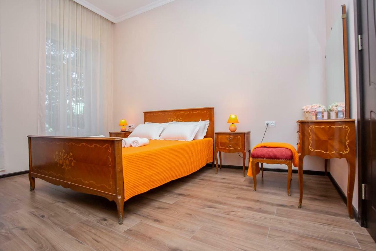 Apartamento Near The Opera Tiflis Exterior foto